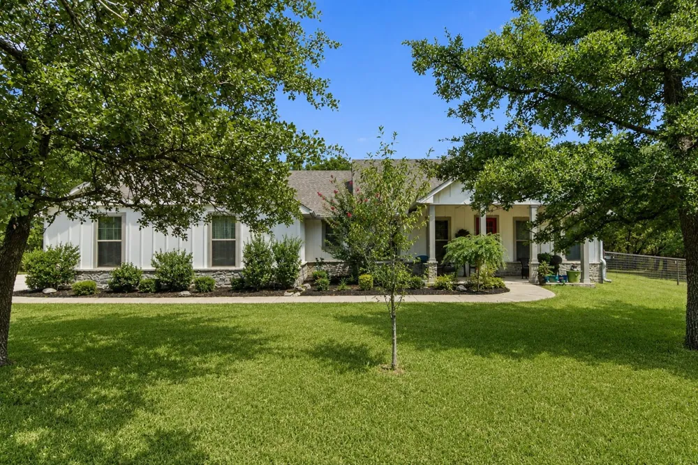 374 Clark Lake Road Weatherford, TX 76088