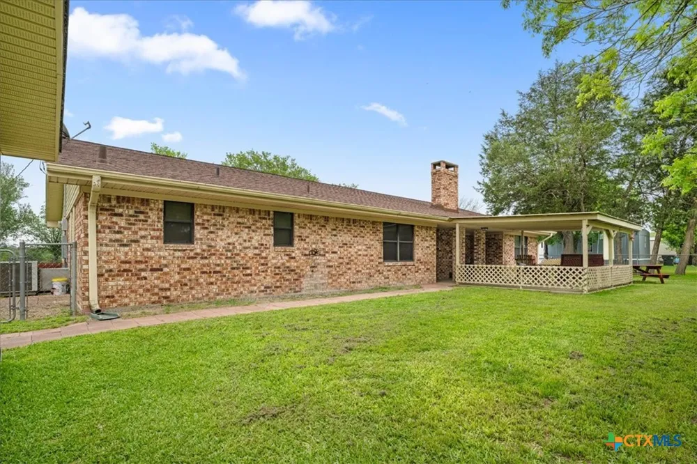 130 Elm Street Flatonia, TX 78941