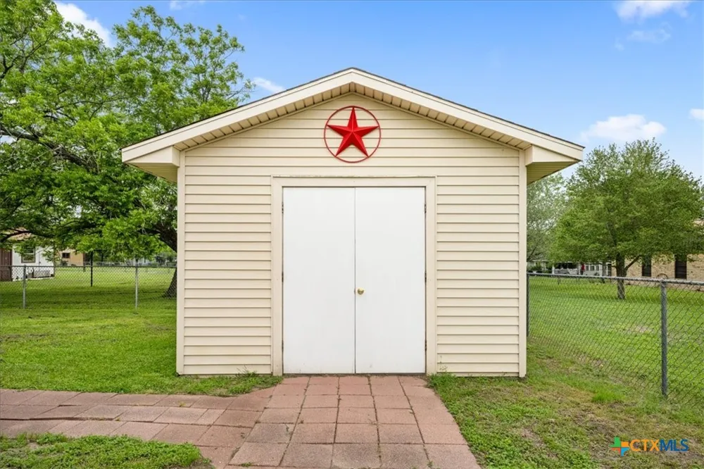 130 Elm Street Flatonia, TX 78941