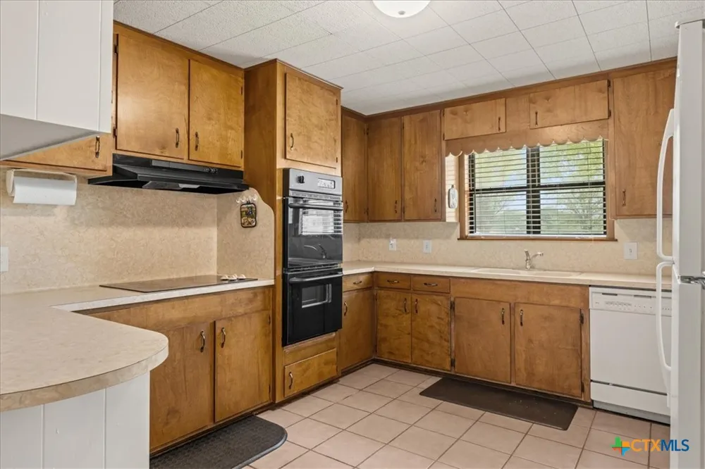 130 Elm Street Flatonia, TX 78941