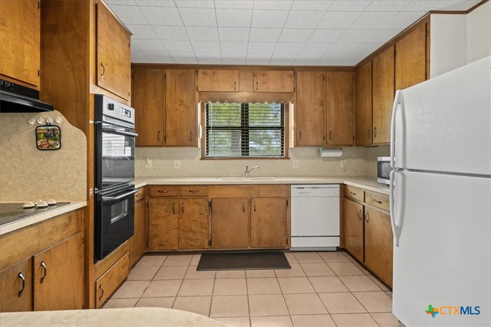 130 Elm Street Flatonia, TX 78941
