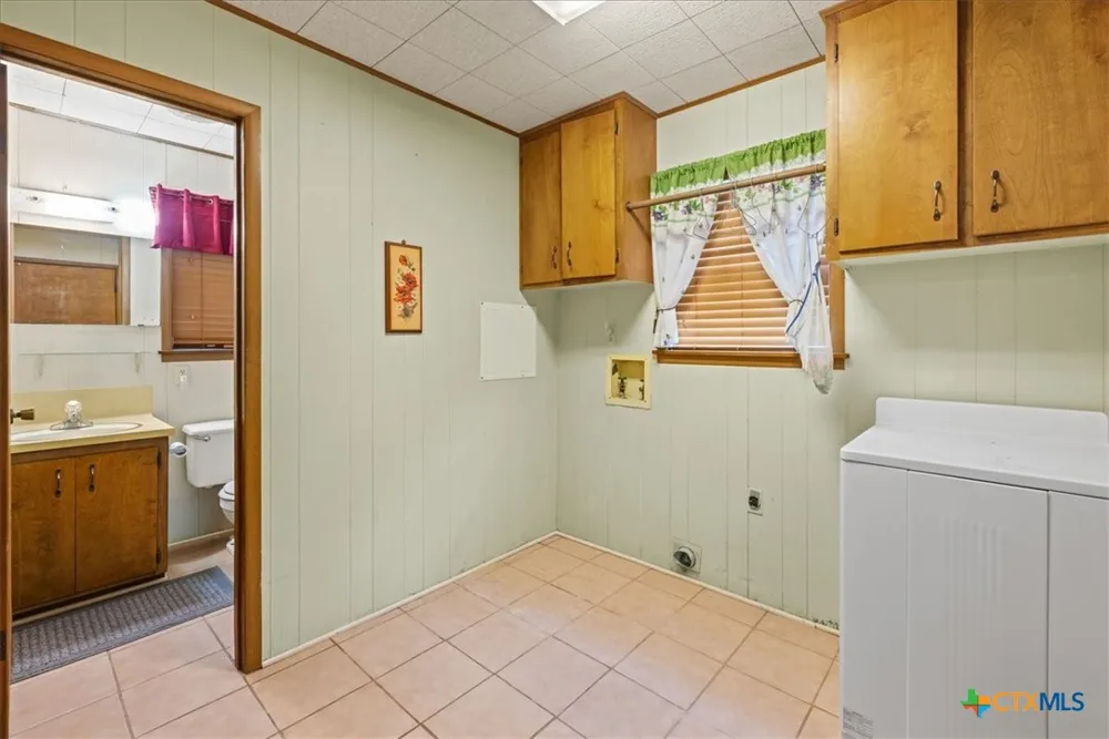 130 Elm Street Flatonia, TX 78941