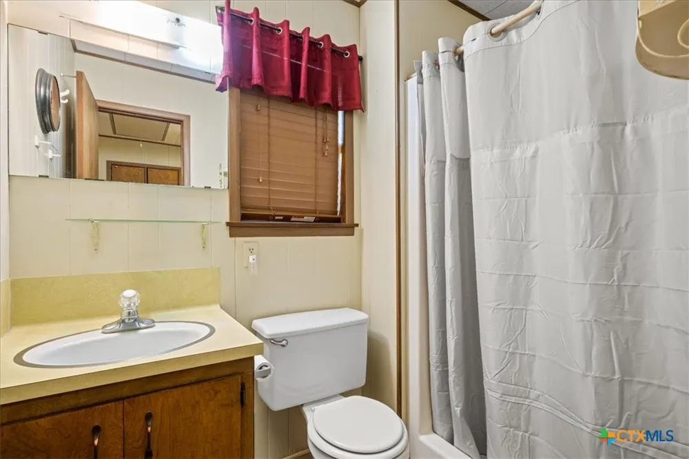 130 Elm Street Flatonia, TX 78941