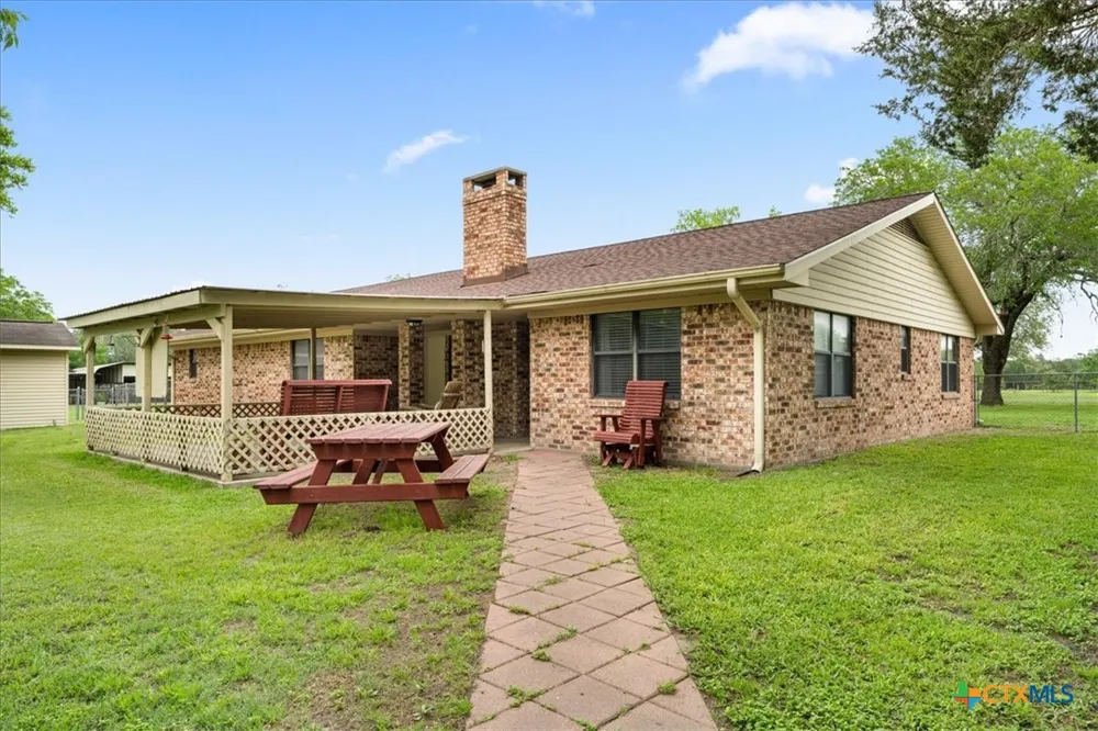 130 Elm Street Flatonia, TX 78941