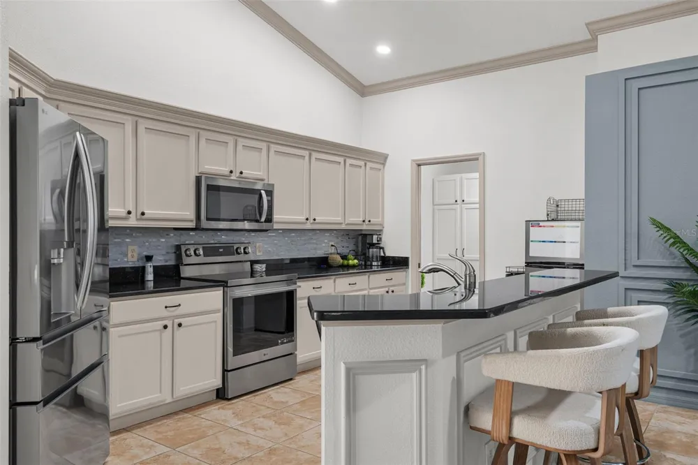 3333 YONGE AVENUE #13 Sarasota, FL 34235