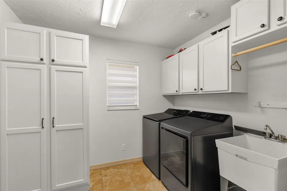 3333 YONGE AVENUE #13 Sarasota, FL 34235