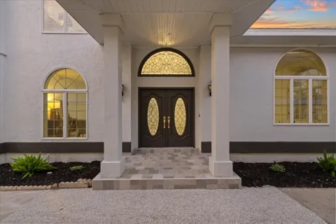 6121 BAYSIDE DRIVE