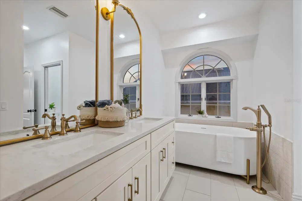 6121 BAYSIDE DRIVE New Port Richey, FL 34652