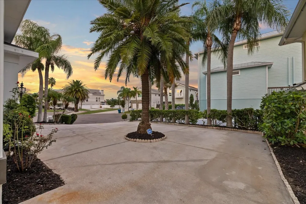 6121 BAYSIDE DRIVE New Port Richey, FL 34652