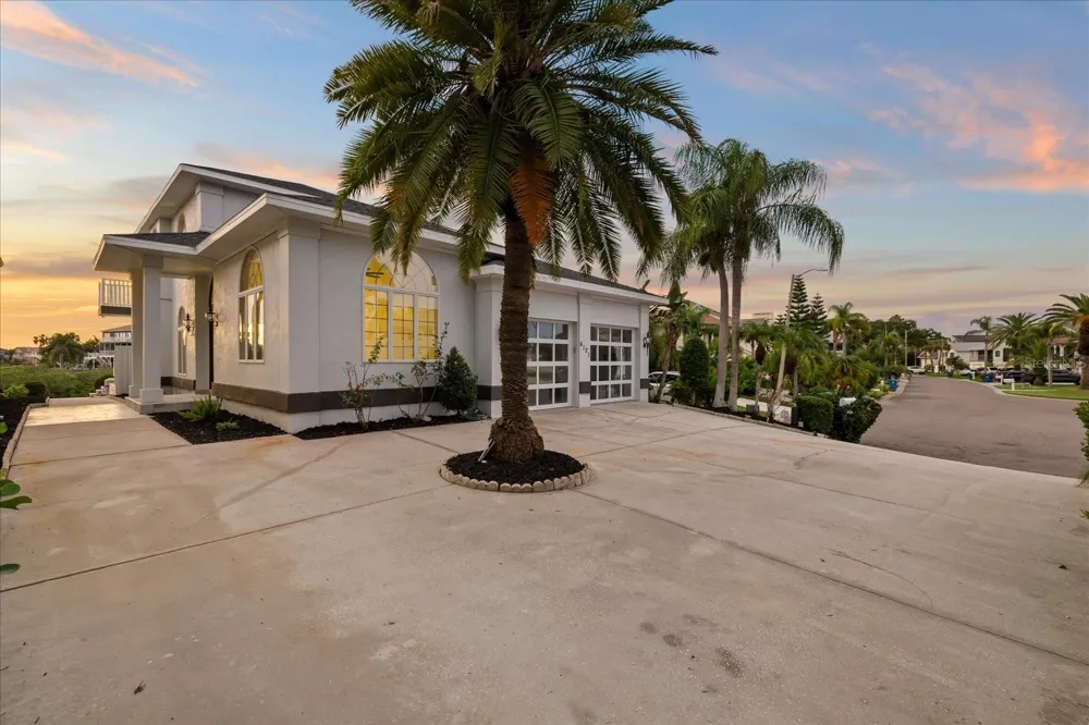 6121 BAYSIDE DRIVE New Port Richey, FL 34652