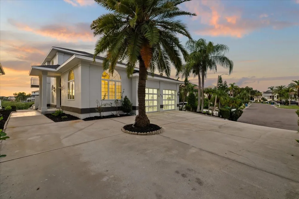 6121 BAYSIDE DRIVE New Port Richey, FL 34652