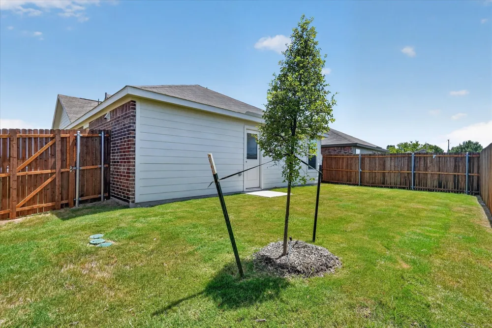 2260 Neyland Drive Ennis, TX 75119