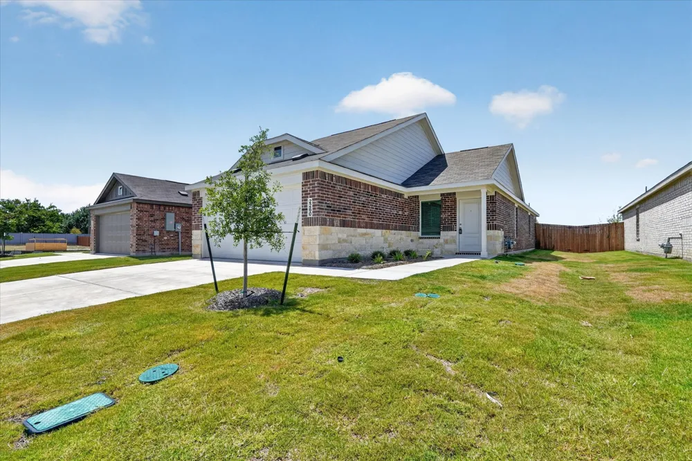 2260 Neyland Drive Ennis, TX 75119