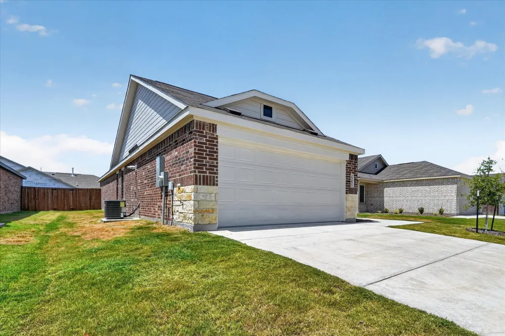 2260 Neyland Drive Ennis, TX 75119