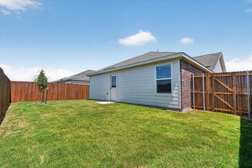 2260 Neyland Drive Ennis, TX 75119