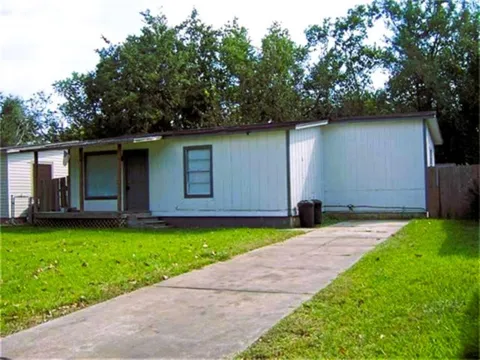 1833 Oriole Drive