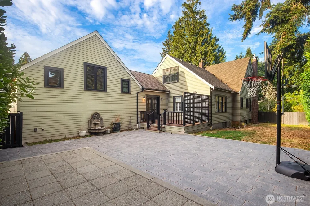 1060 Spruce Street Edmonds, WA 98020