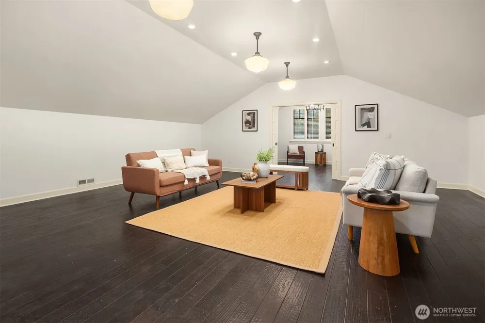1060 Spruce Street Edmonds, WA 98020