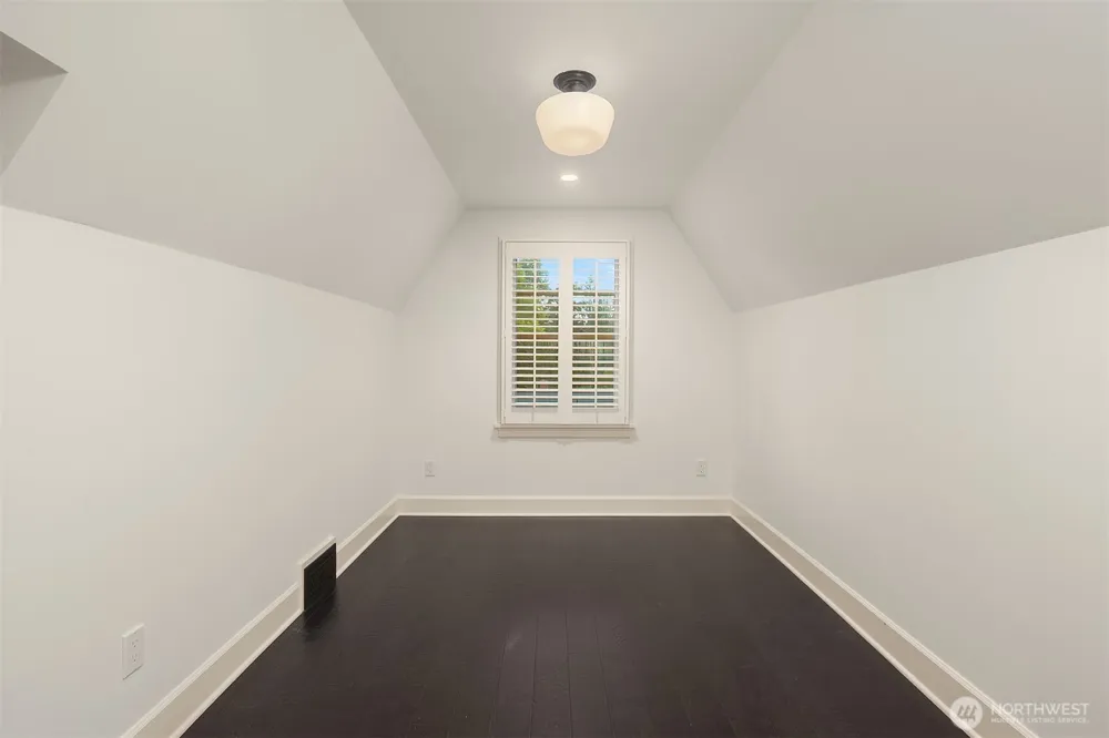 1060 Spruce Street Edmonds, WA 98020
