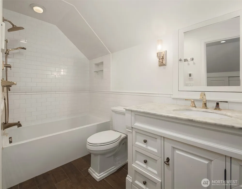 1060 Spruce Street Edmonds, WA 98020