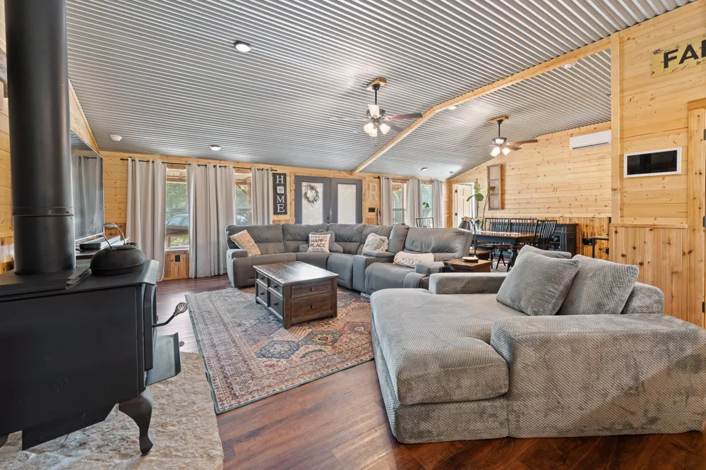 1647 County Road 1004 Glen Rose, TX 76690