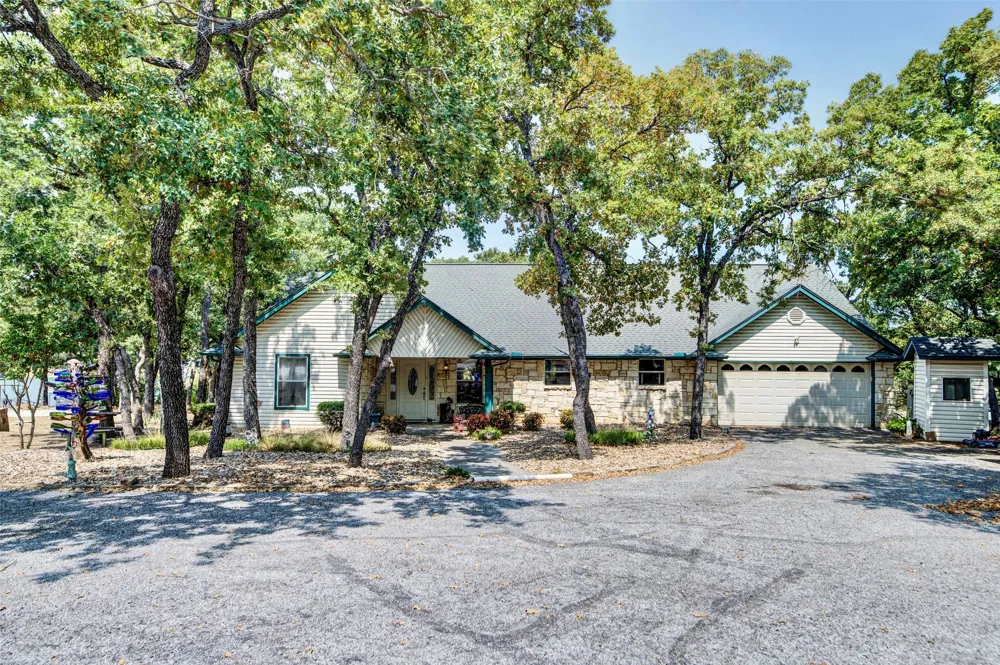 459 County Road 1742 Chico, TX 76431