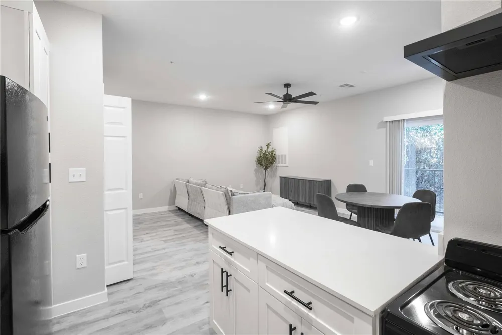 2101 Reinke Waller, TX 77484