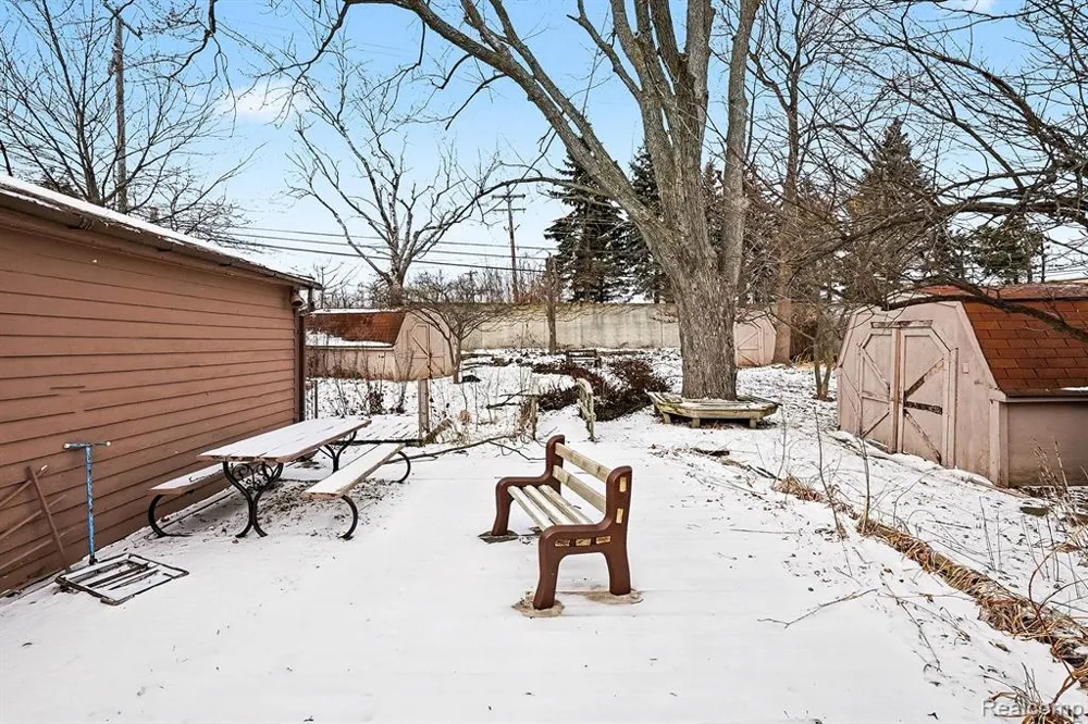 672 Linda Vista Drive Pontiac, MI 48342