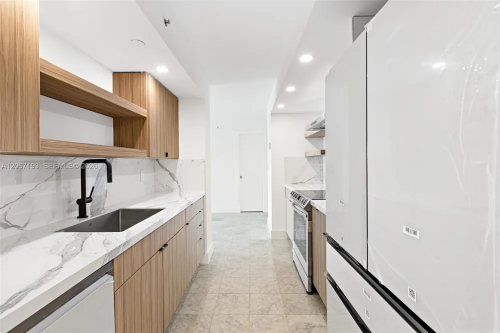 6917 Collins Ave #1009 Miami Beach, FL 33141