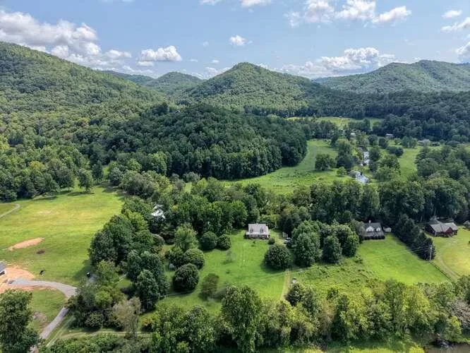 201 Ama Lane Hayesville, NC 28904
