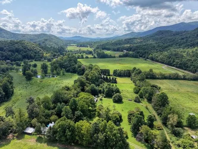 201 Ama Lane Hayesville, NC 28904