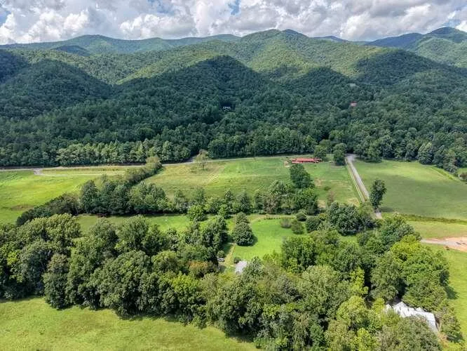 201 Ama Lane Hayesville, NC 28904