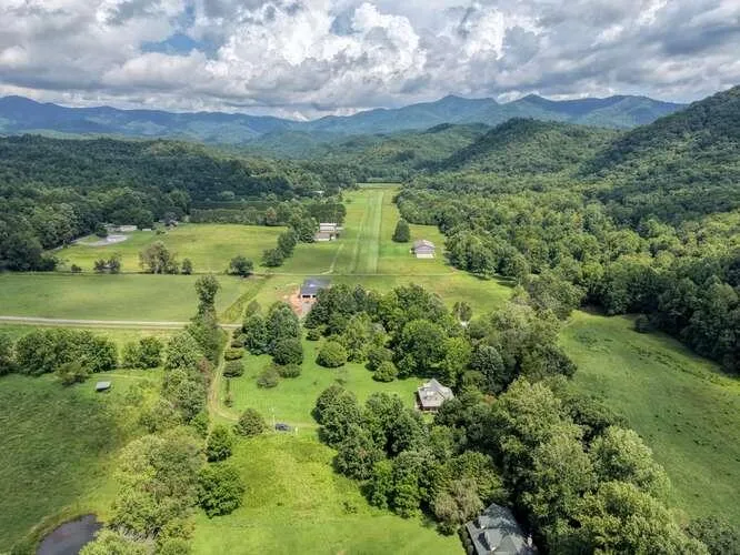 201 Ama Lane Hayesville, NC 28904