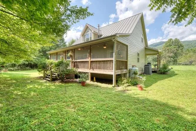 201 Ama Lane Hayesville, NC 28904