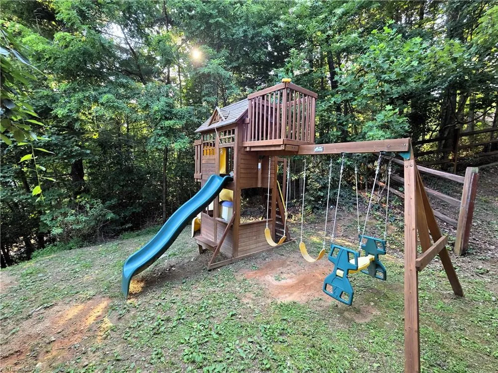 1647 Staghorn Road Purlear, NC 28665