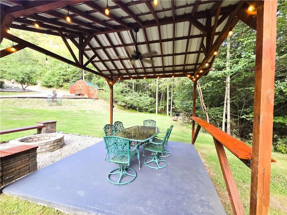 1647 Staghorn Road Purlear, NC 28665