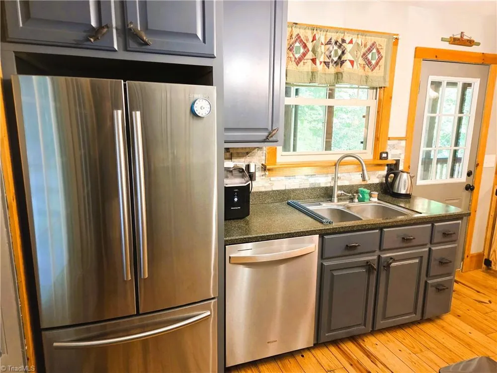 1647 Staghorn Road Purlear, NC 28665