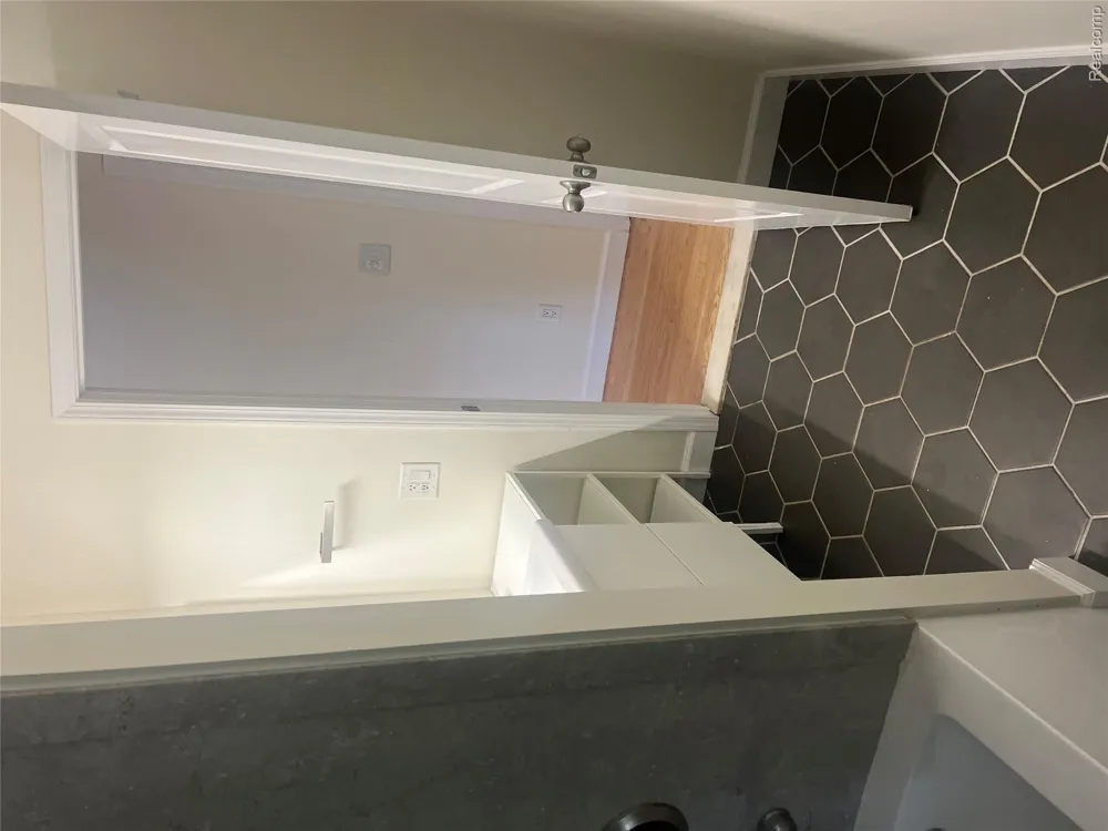 161 Edith Street Oxford Charter Township, MI 48371