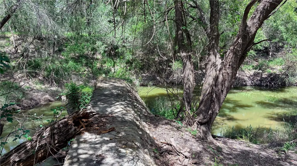 109 Choke Canyon Estates Three Rivers, TX 78071