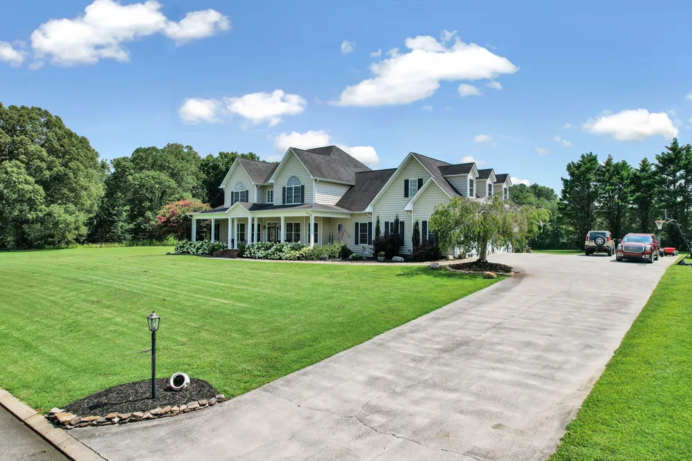 150 Hunters Way Benton, TN 37307
