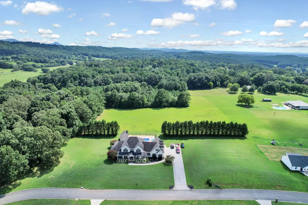 150 Hunters Way Benton, TN 37307