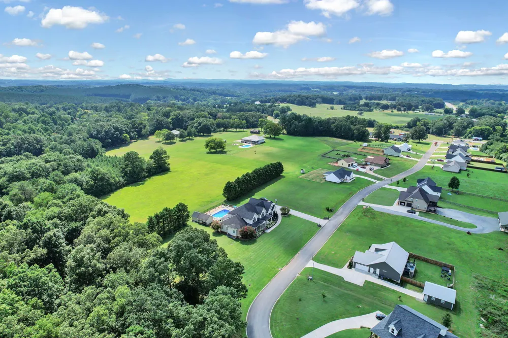 150 Hunters Way Benton, TN 37307