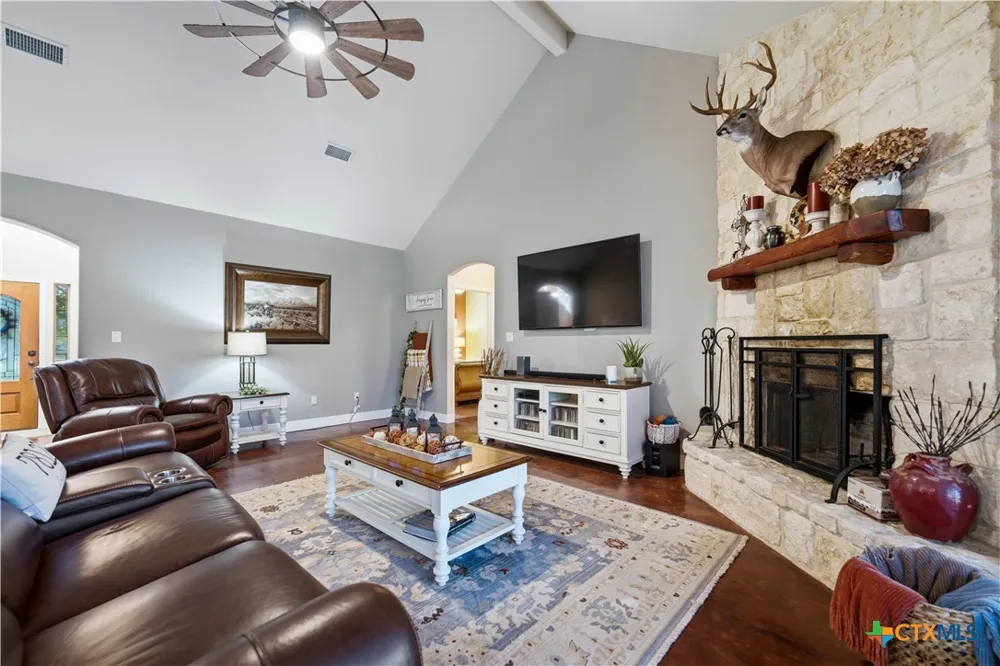 1413 Country Hills Drive La Vernia, TX 78121