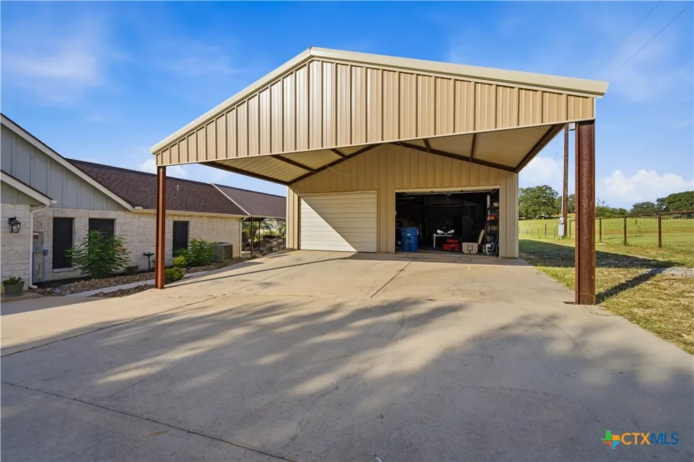 1413 Country Hills Drive La Vernia, TX 78121