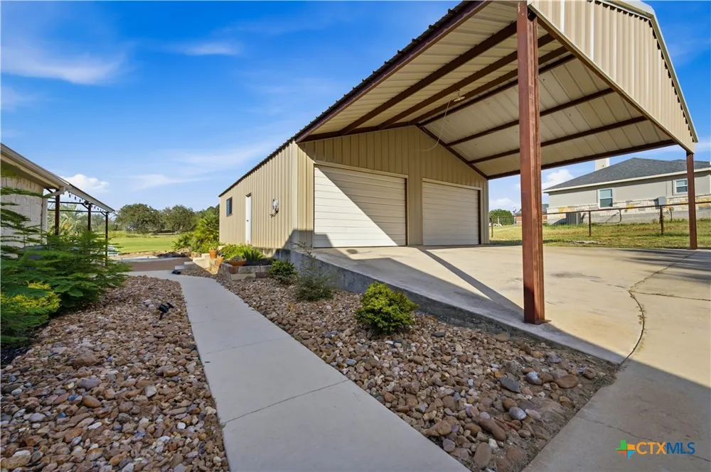 1413 Country Hills Drive La Vernia, TX 78121
