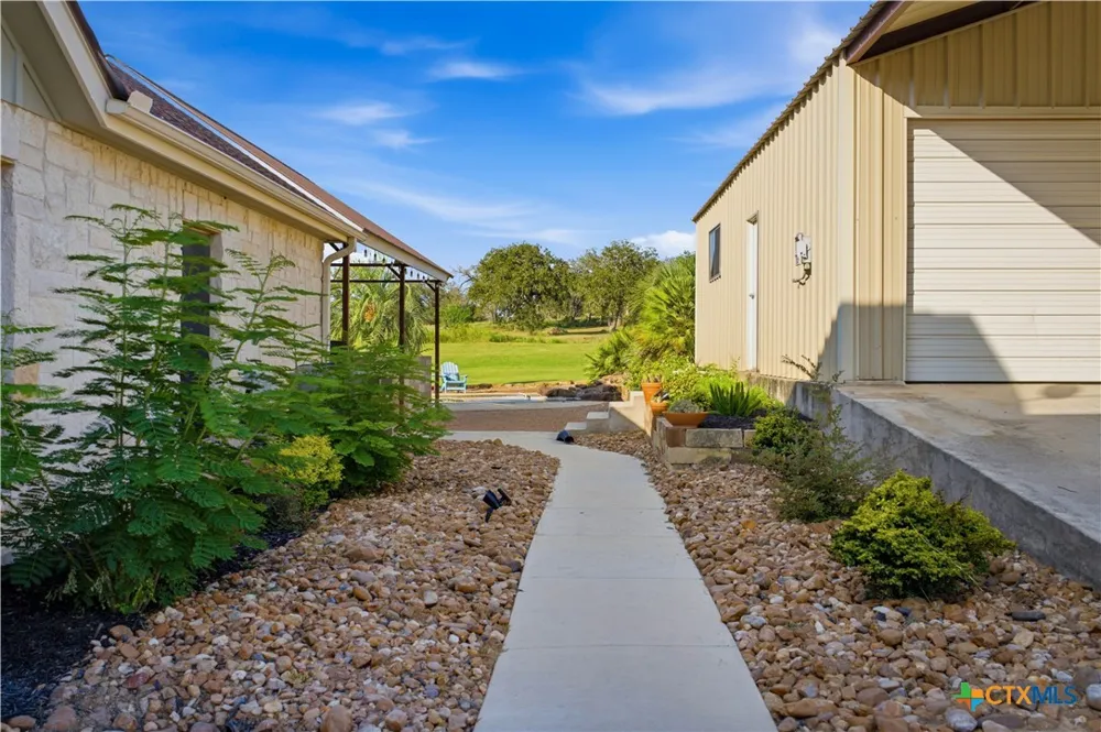 1413 Country Hills Drive La Vernia, TX 78121