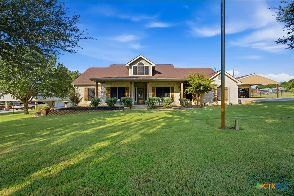 1413 Country Hills Drive La Vernia, TX 78121