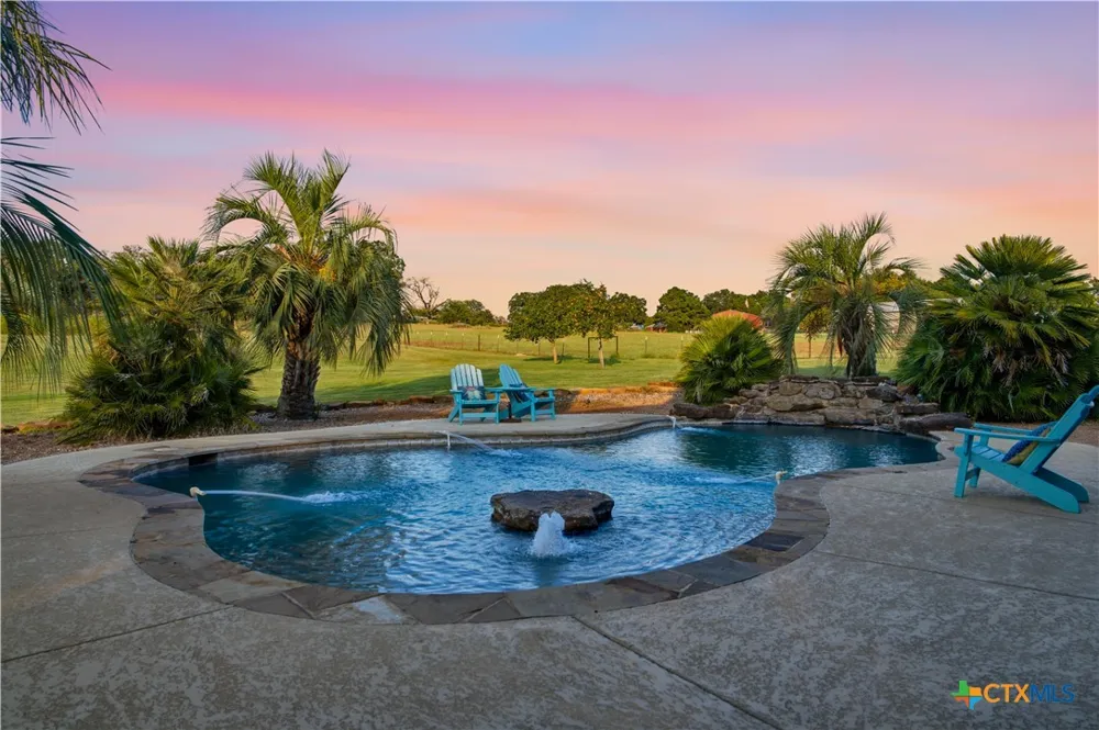 1413 Country Hills Drive La Vernia, TX 78121