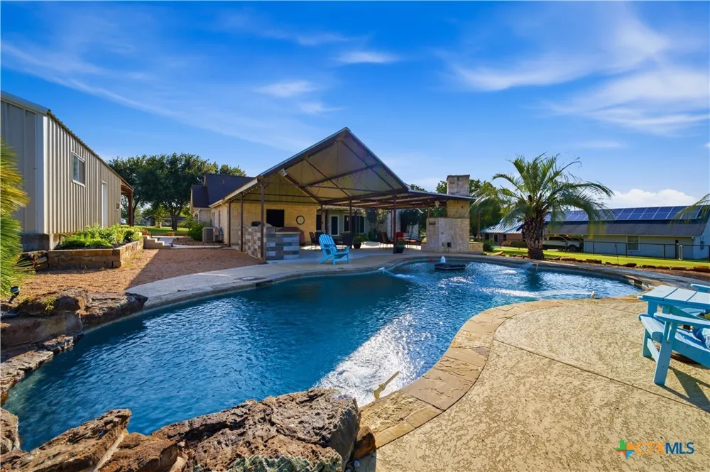 1413 Country Hills Drive La Vernia, TX 78121