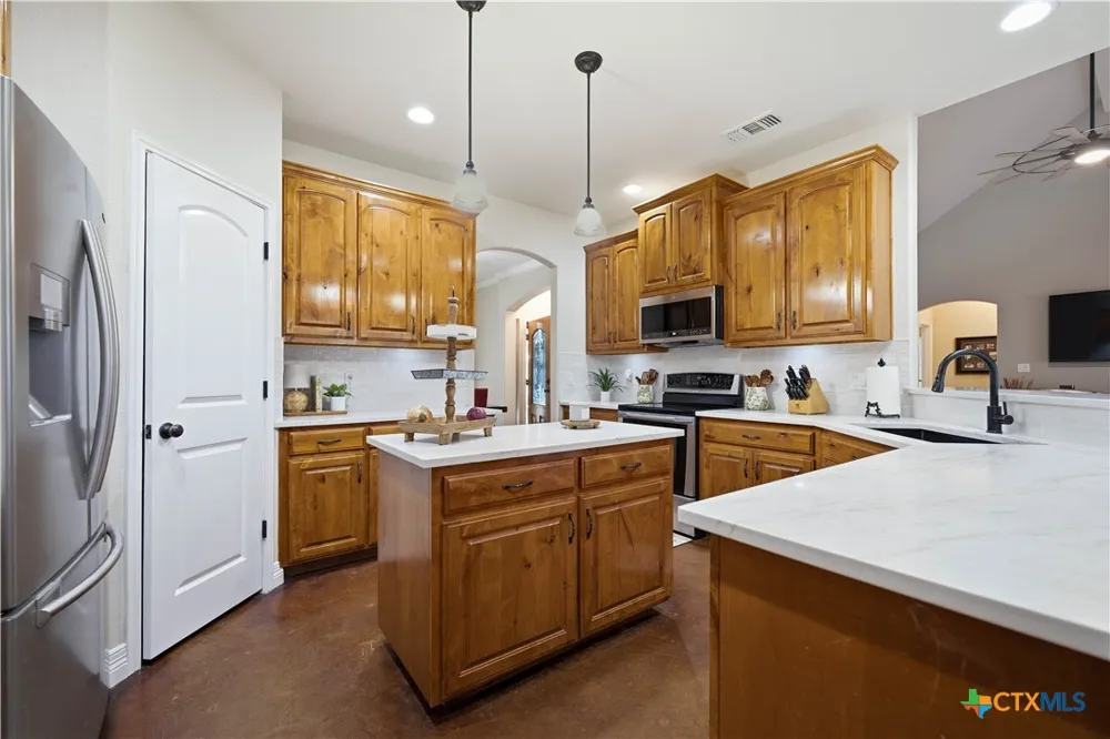 1413 Country Hills Drive La Vernia, TX 78121